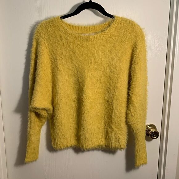 Jessica Simpson EUC yellow fuzzy cropped sweater Size XS - Picture 1 of 4